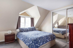Upstairs Studio Apartment with street access, Melbourne